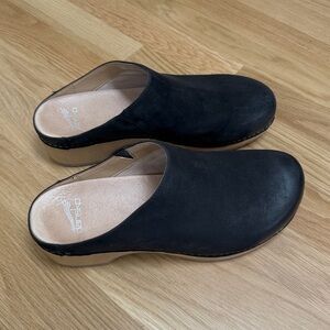 Dansko Brenda Mules Clogs size 39 Black Burnished suede Nubuck Comfort shoes